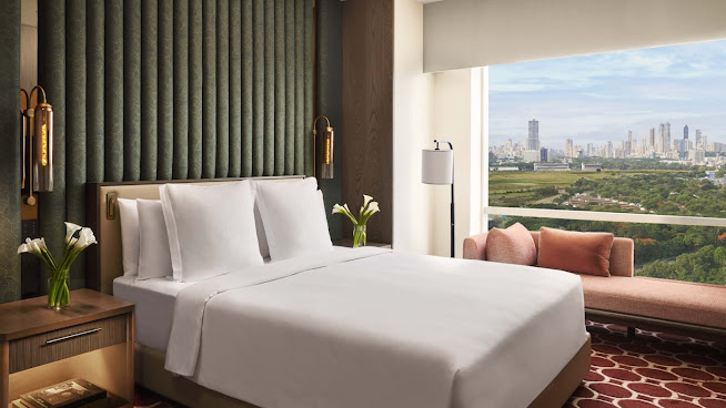 Four Seasons Hotel Mumbai by null