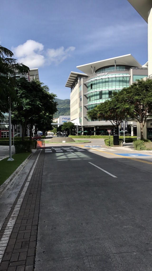 Avenida Escazu Mall