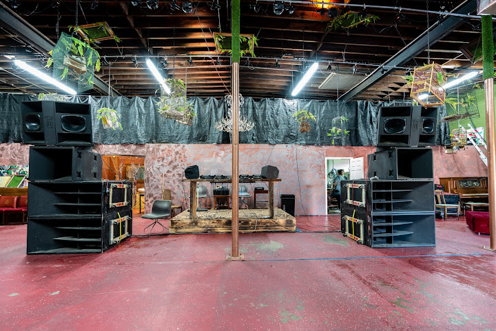 Barter Wynwood by null