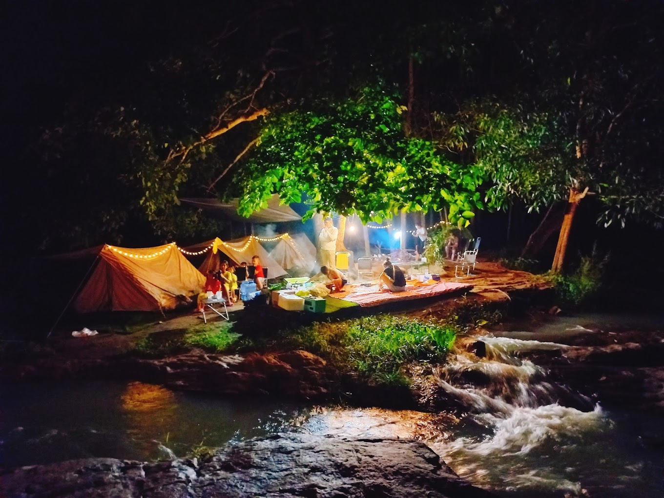 Khu Camping Thác Hoà Bình