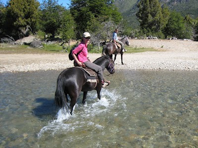 Photos of Hoster&iacute;a del Pedregoso, Lago Cholila