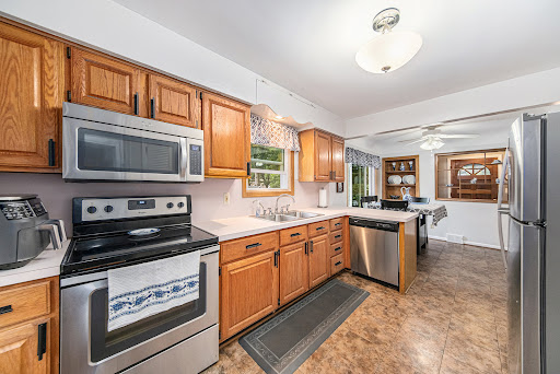 Amanda Rechsteiner - River's Edge Realty, KW Living - Thumbnail