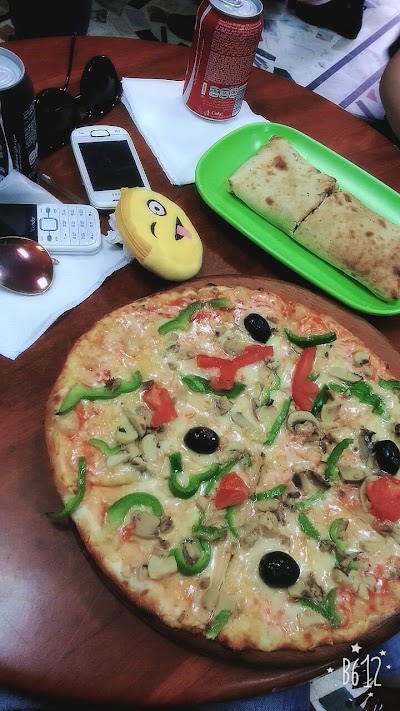 Photos of Megapizza