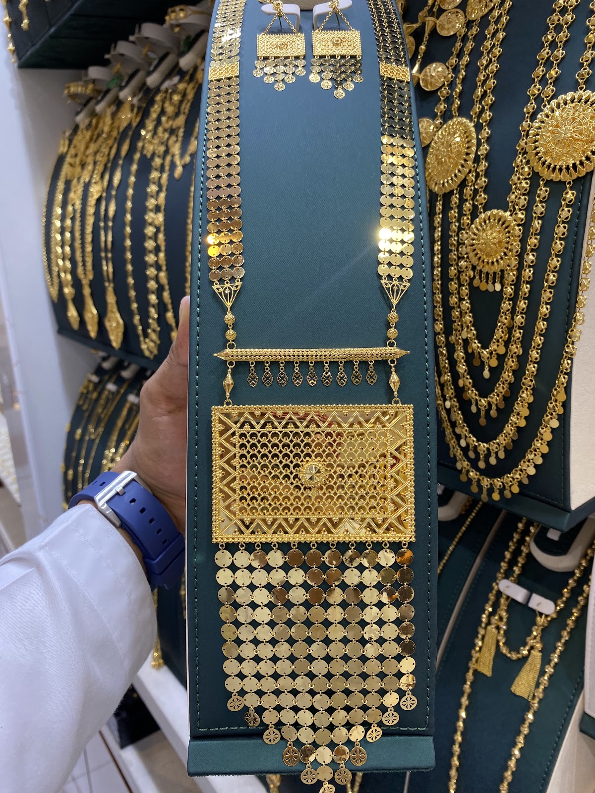 فن الاسطورة للذهب والمجوهرات ذ.م.م - FAN ALISTURAH GOLD & JEWELLERY L.L.C - صورة 2