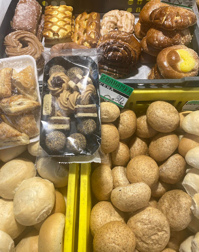 Świeże tradycyjne pieczywo i wyroby słodkie