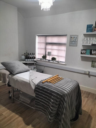 The Treatment Room with Lisa - Thumbnail