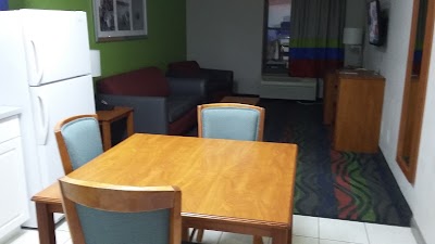 Photos of Days Inn & Suites Fort Myers Near JetBlue Park