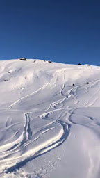 Photo n°8 de Netski. ROSAËL SPORTS - REBERTY 2000 Les Ménuires à Les Belleville (Magasin de vêtements de sport)