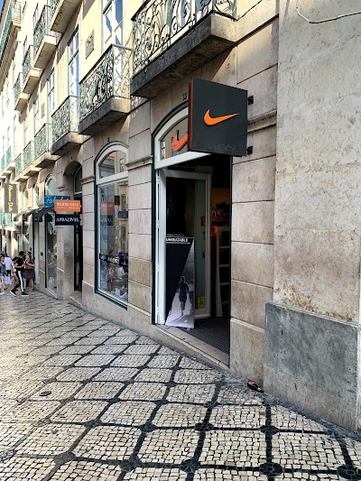 comienzo mecanógrafo formato Nike Store Chiado, Lisbon, Portugal