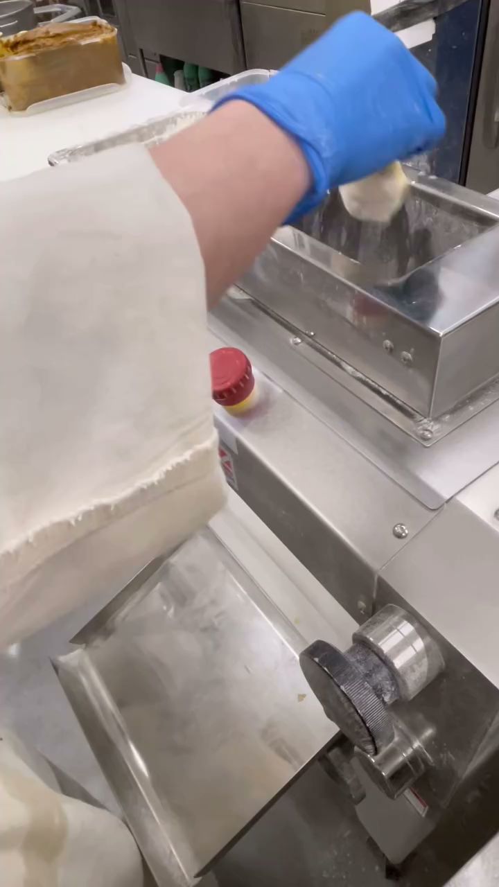 溶岩窯パン工房ブロートバウム よこすかポートマーケット店