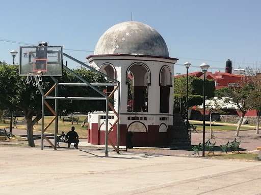 Principal De El Sauz Garden