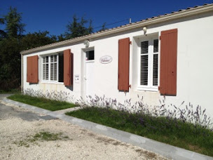 Photo n°3 de Valmour à Magnac-Lavalette-Villars (Service de cirage de chaussures)