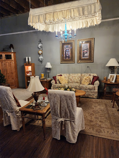Opera House Antiques & Uniques Gallery - United States