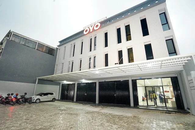 Super OYO Capital O 449 The Colins