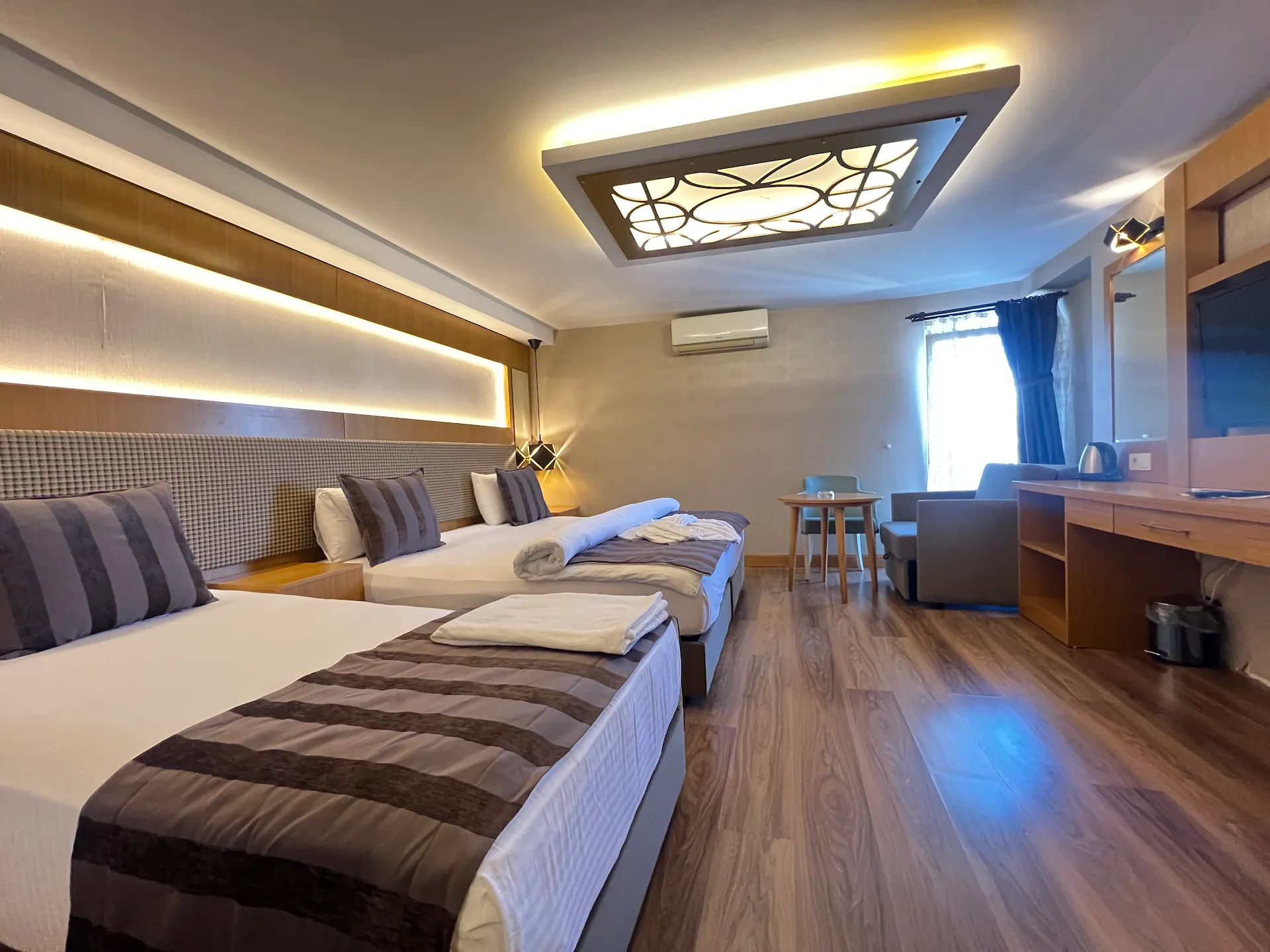 THE PORT ROOMS
