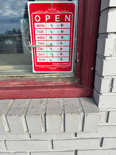 W. Curtis St. Laundromat