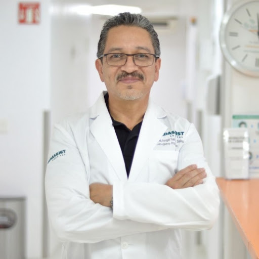 Dr. Miguel Saldaña Salas, Cirujano plástico - Thumbnail
