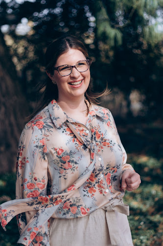 Freie Rednerin Jennifer Rominski-Spodzieja (IHK) - Trauungen, Trauerfeiern, Kinderwillkommensfeste photo