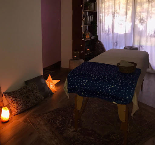 Divin Féminin • massages bien-être sur mesure Martigues • Caitlin Coirre Gallery - France