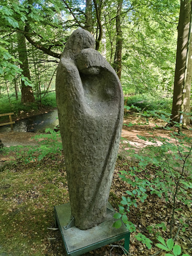 Statue Umarmung - unbekannte Herkunft Logo
