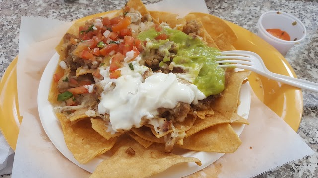 Los Pericos Grill