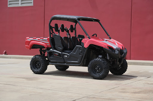 Tractor Bob's - Visual