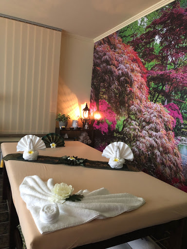 Lyky Massage & Spa
