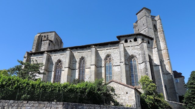 Église Collégiale Saint-Pierre