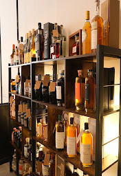 Photo n°7 de La Cave Joffre à Garches (Caviste)