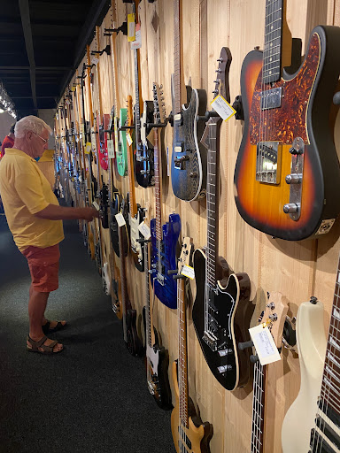 Let's Play Guitar Center - Thumbnail