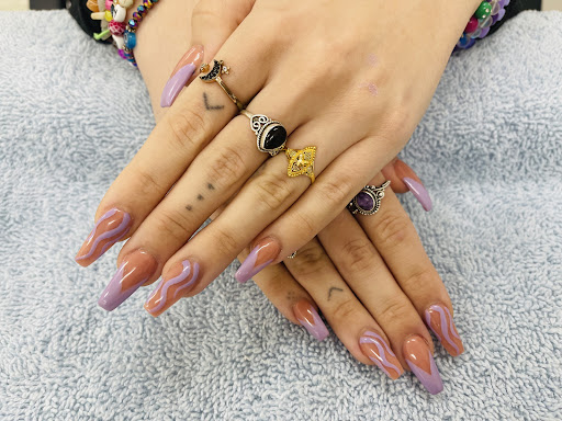 Red Nails - Thumbnail
