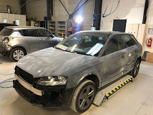 Photo n°5 de Mcarrosserie - AD Brignoles Carrosserie et Garage Expert à Brignoles (Atelier de carrosserie automobile)