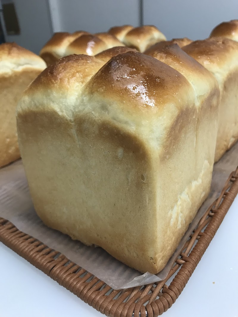 焼きたて食パン 一本堂