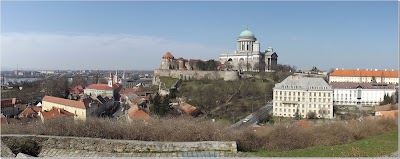 Photos of P&aacute;zm&aacute;ny P&eacute;ter Katolikus Egyetem B&ouml;lcs&eacute;szet- &eacute;s T&aacute;rsadalomtudom&aacute;nyi Kar Vit&eacute;z J&aacute;nos Tan&aacute;rk&eacute;pző K&ouml;zpont