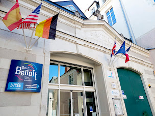 Photo n°4 de Lycée SAINT-BENOÎT (site Collégiale) ANGERS à Angers (Établissement d'enseignement secondaire)