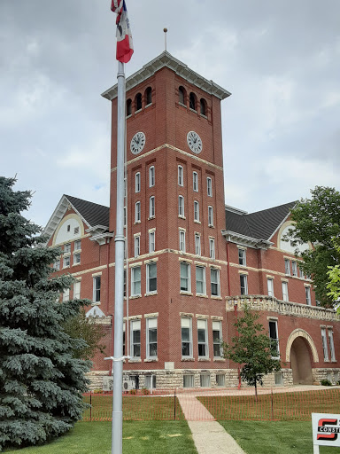 Wright County Courthouse - Visual