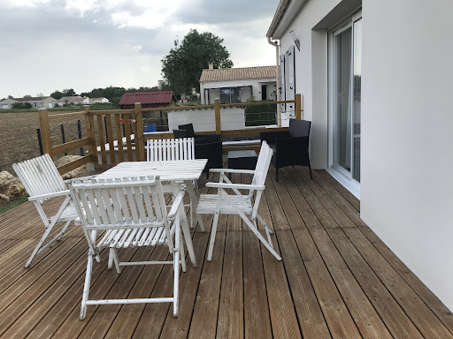 Photo de Location saisonnière chez jo et bruno maison individuelle 45 m2 avec piscine et terrains à Gémozac (17260)
