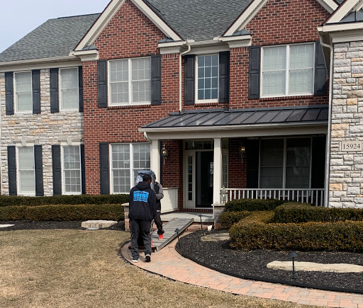 James and Shuan Moving In Southfield - Thumbnail