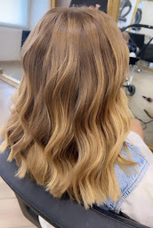 Photo n°6 de Hair World Coiffure à Châteauneuf-du-Pape (Salon de coiffure)