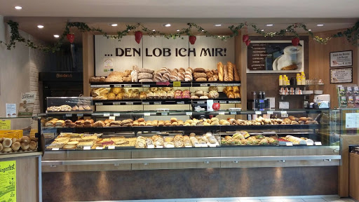 Bäckerei & Konditorei Peter Lob | Backshop im REWE-Markt Koll in Kürten
