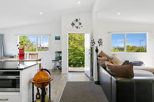 Rachel Thomas Ray White Taupo
