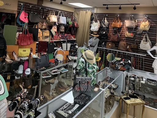Deja Vu Consignment Boutique - Visual