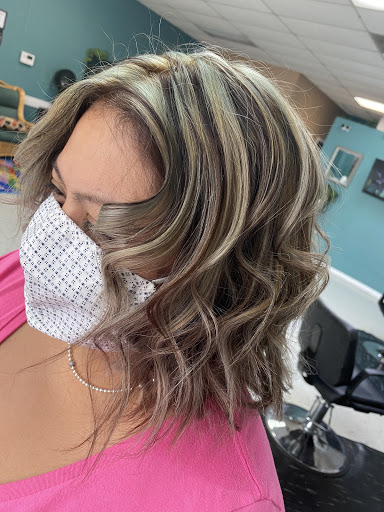 Tres Latinas Beauty Salon - Thumbnail