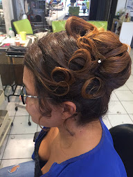 Photo n°1 de AT'MOSPH'R à Chassieu (Salon de coiffure)