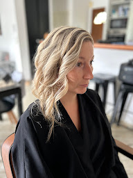 Photo n°5 de Jenni Hair 33 à Cubzac-les-Ponts (Salon de coiffure)