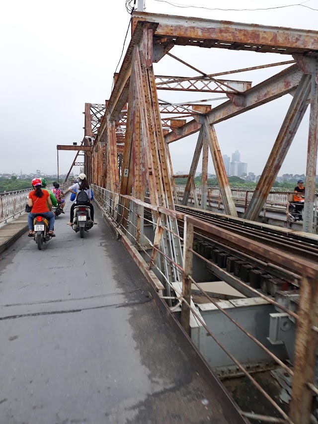 Cầu Long Biên