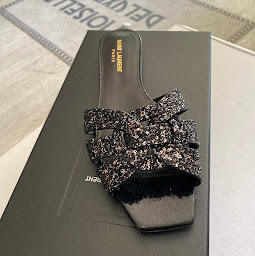 Photo n°16 de Dépôt Vente Mademoiselle DeLuxe à Bandol (Magasin de chaussures)