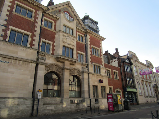 Gravesend Library - Visual