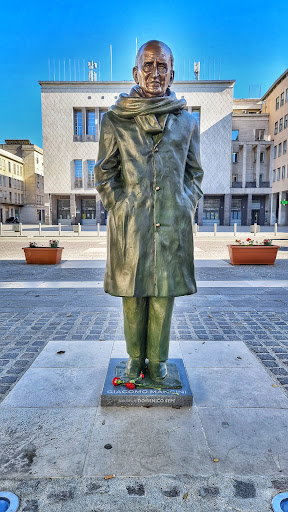 Statua di Giacomo Mancini - Sindaco - Thumbnail