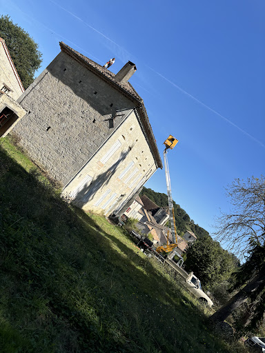 Photo de Artisan Couvreur Zingueur Charpentier Bauer Rénovation Auvillar 82 Réparation Changement Nettoyage Toiture 82 à Aubiac (47310)